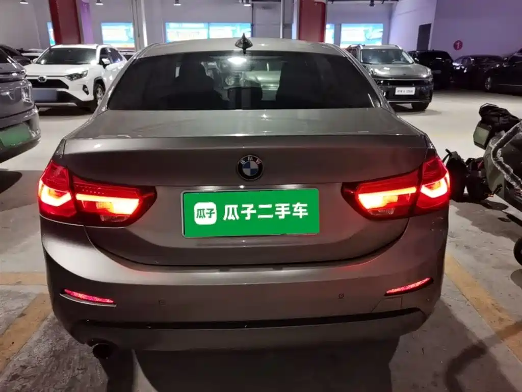 BMW 1 Series 2018 118i Sport Edition фото 6