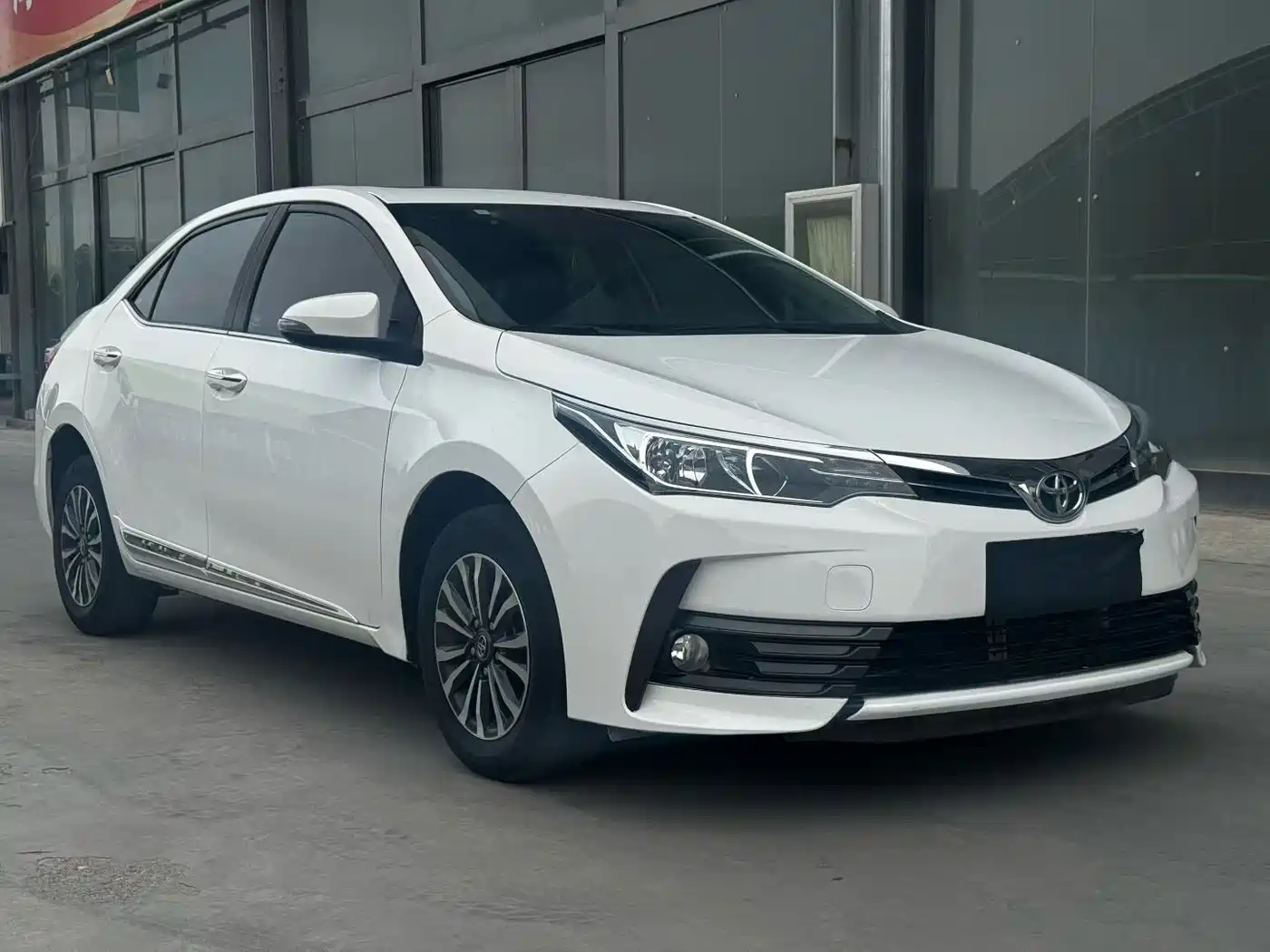 Toyota Corolla 2017 Facelift 1.2T S-CVT GL-i фото 3