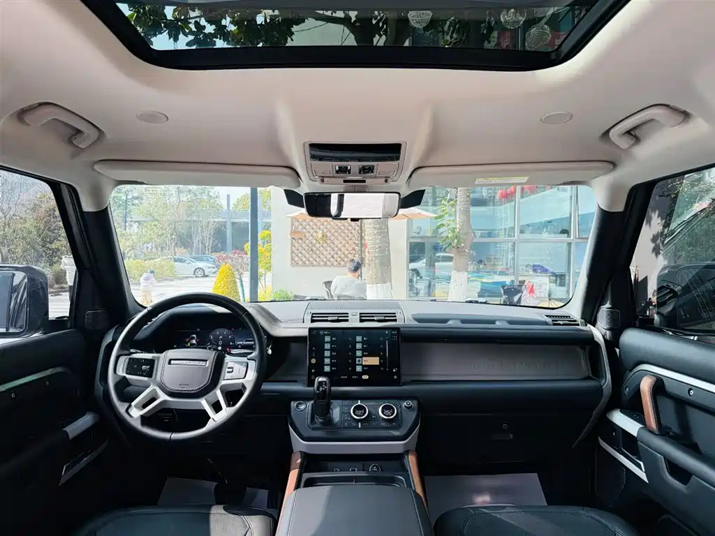 Land Rover Defender 2023 Model 110 3.0T P400 Dark Special Edition фото 16