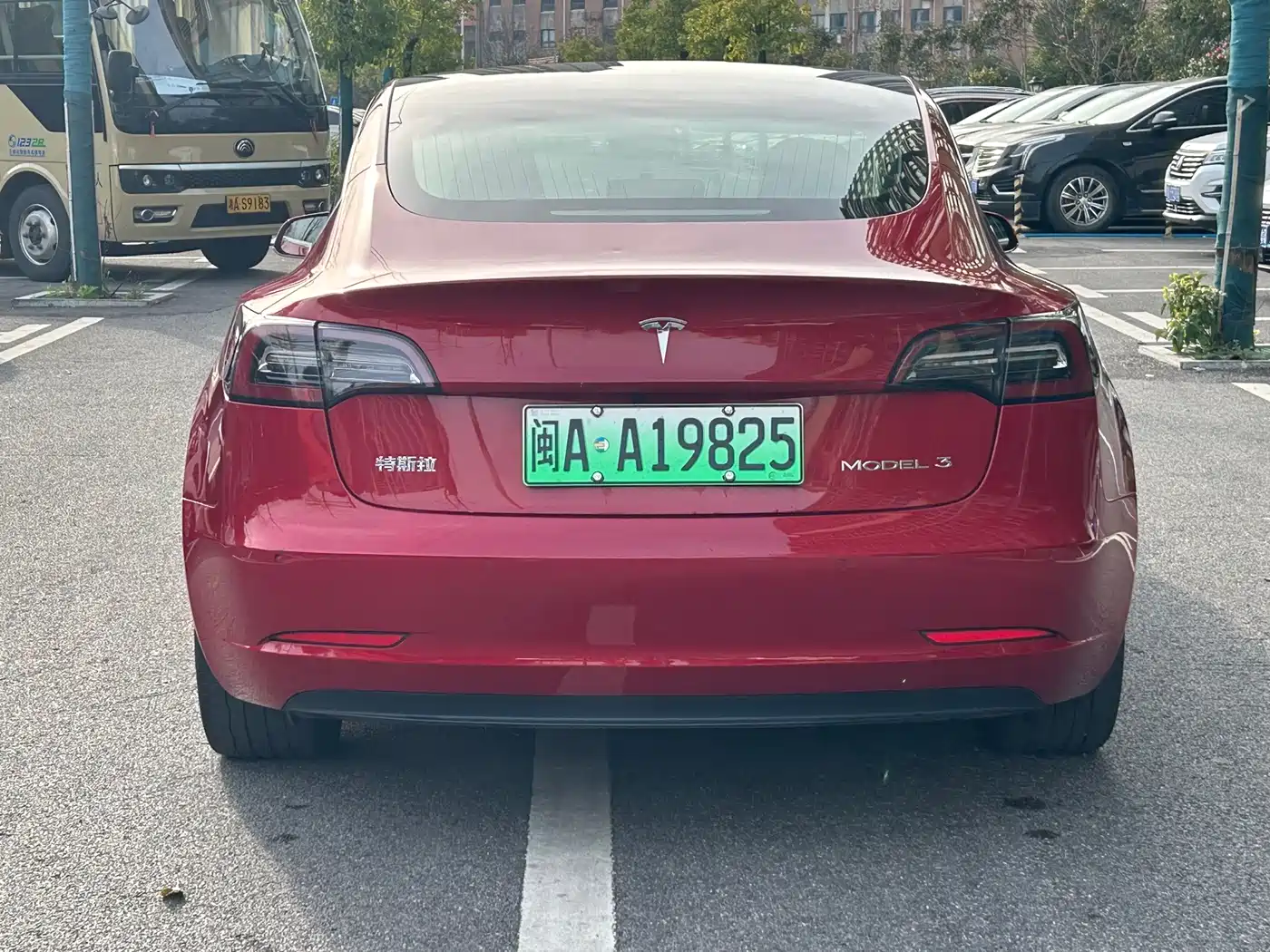 TESLA MODEL 3