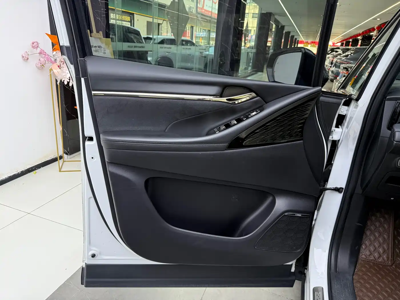 GAC Trumpchi Trumpchi M8 2023 Model Master Series 400T Flagship Edition фото 10