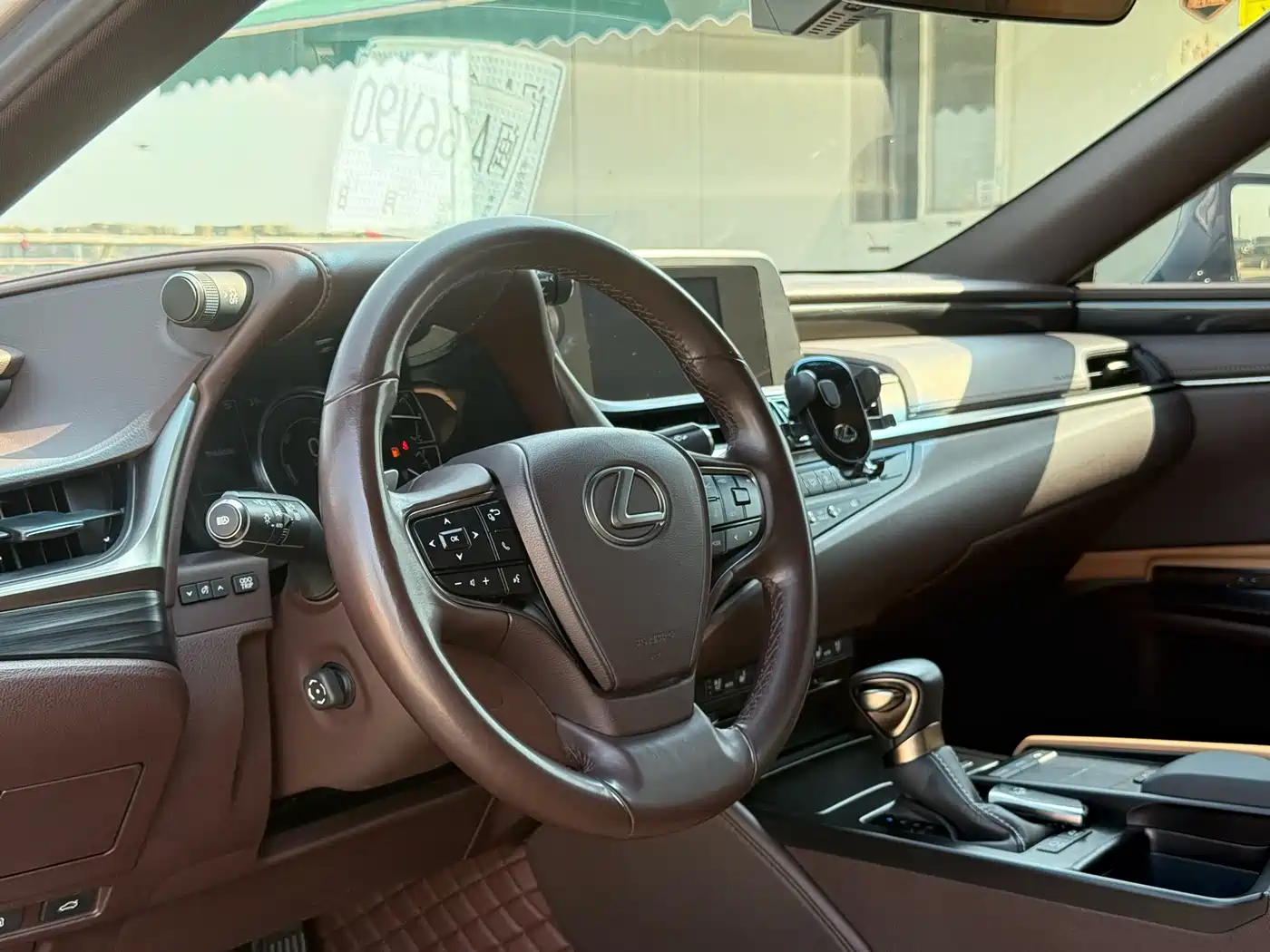 Фото 8 - Lexus ES
