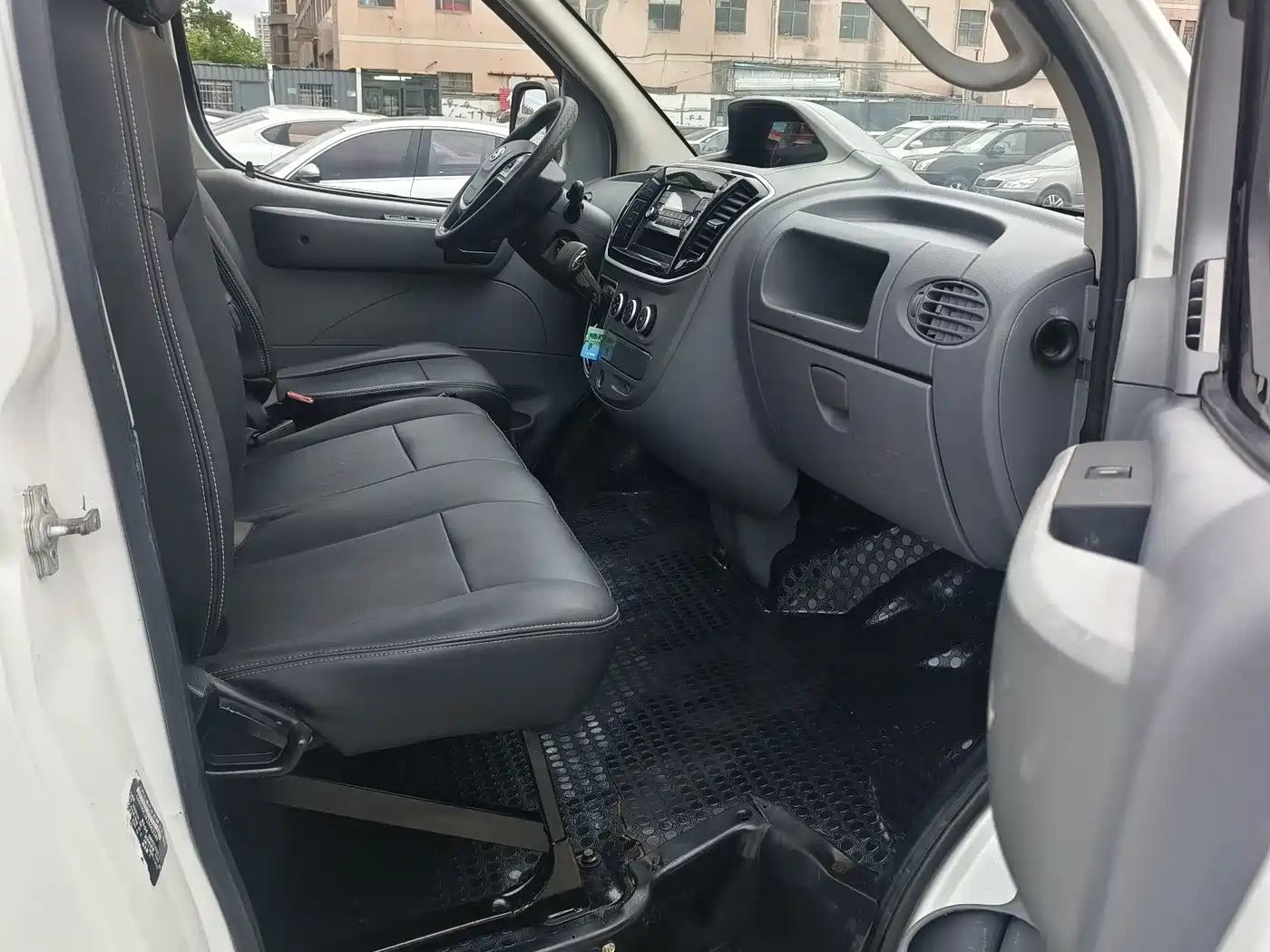 Maxus Xintu V80 2018 2018 2.5T AMT Elite Short Wheelbase Ultra-Low Roof 5-6 Seater
