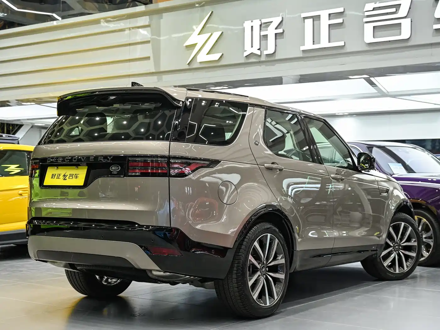 Land Rover Discovery 2021 360PS R-Dynamic SE фото 4