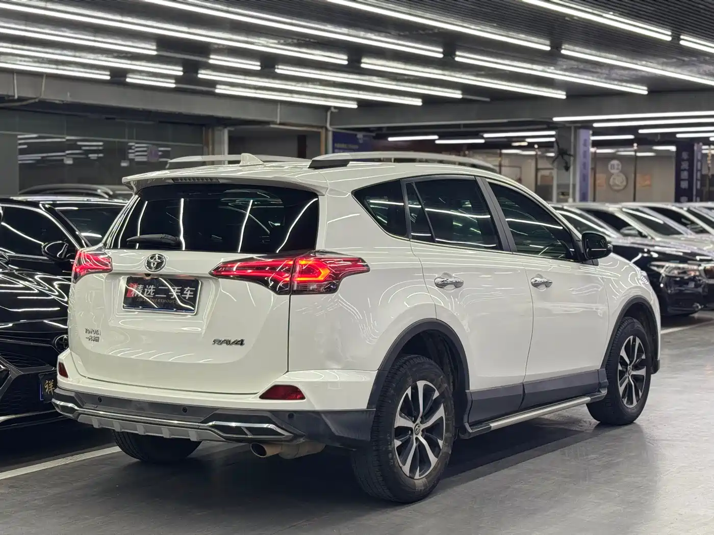 Toyota RAV4 Rongfang 2016 2.0L CVT 2WD Trend (China V) фото 9