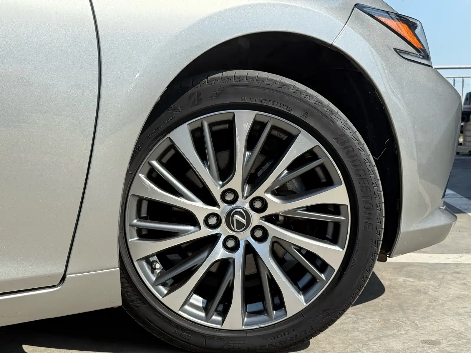 Фото 6 - Lexus ES