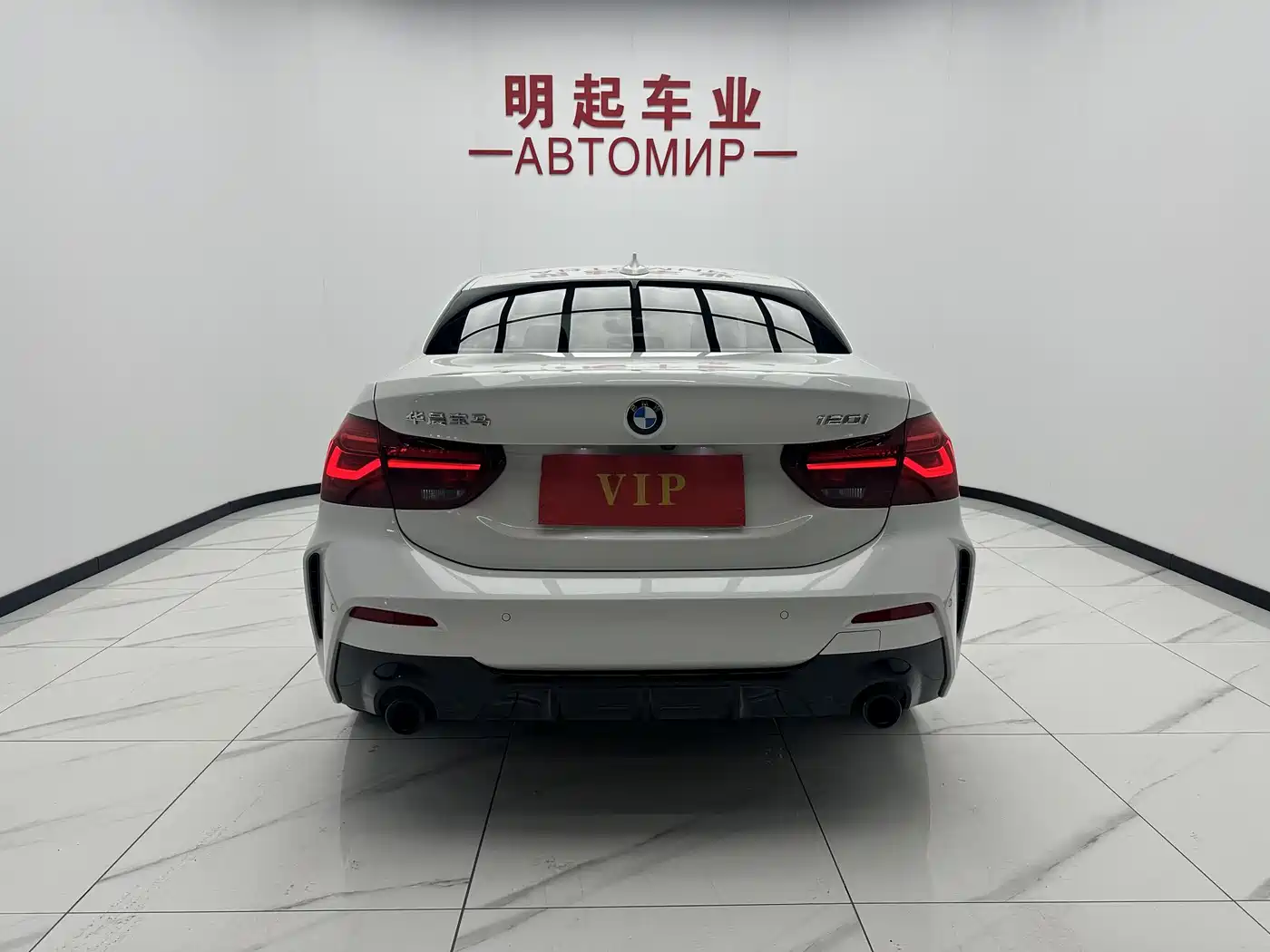 BMW 1 Series 2023 120i M Sport Shadow Edition фото 9