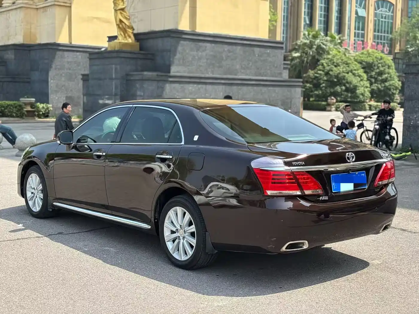 Toyota Crown 2012 2.5L Royal Leather Edition фото 3