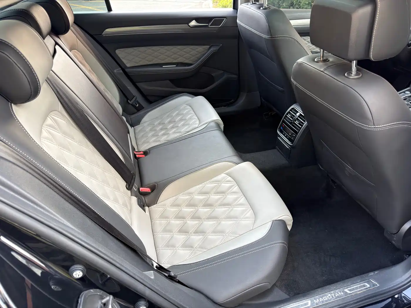 Volkswagen Magotan 2021 330TSI DSG 30th Anniversary Edition фото 13