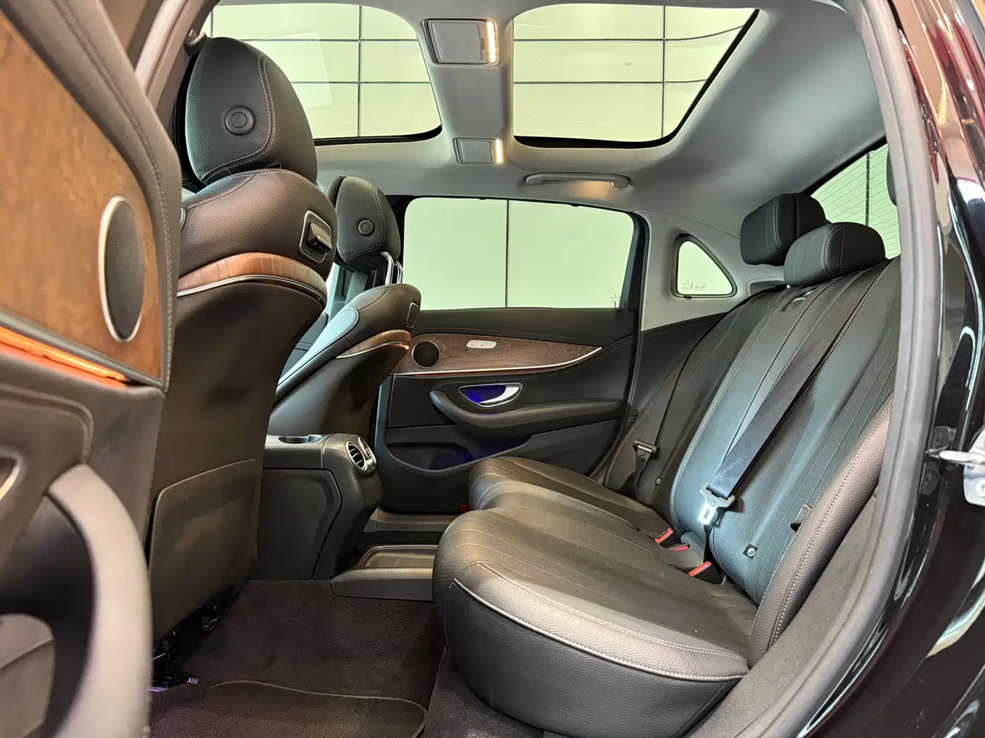 Mercedes-Benz E-Class 2018 E 300 L Luxury фото 6