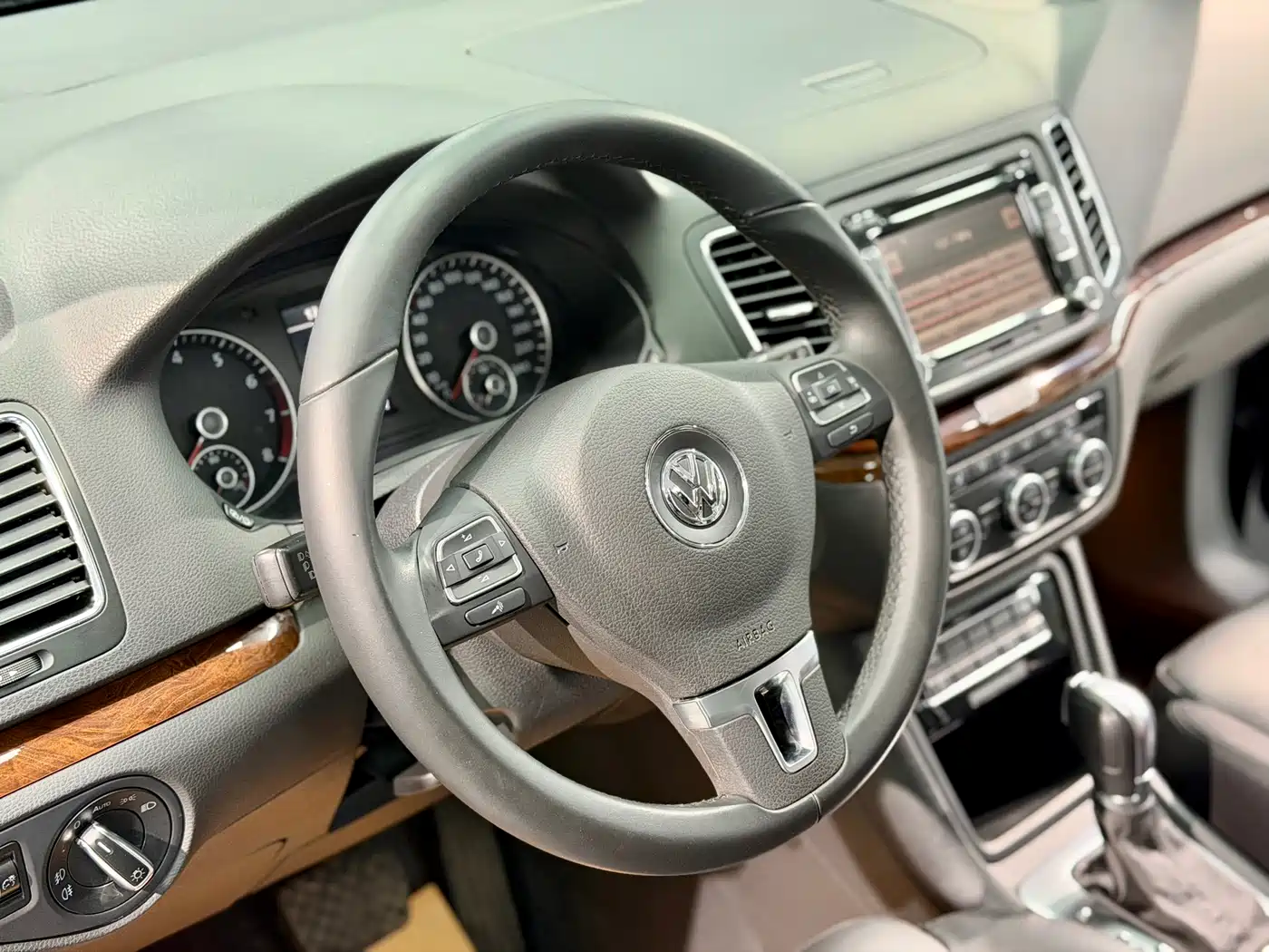 Volkswagen Sharan 2014 2.0TSI Comfort фото 10