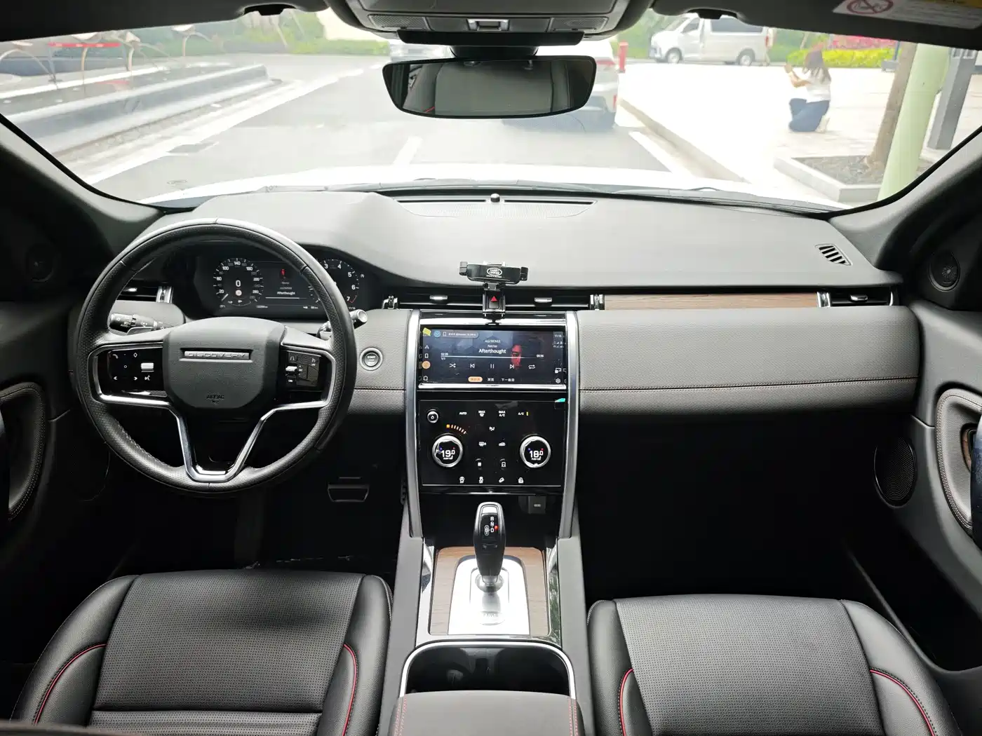 Land Rover Discovery Sport 2023 249PS R-Dynamic S Performance Version фото 7