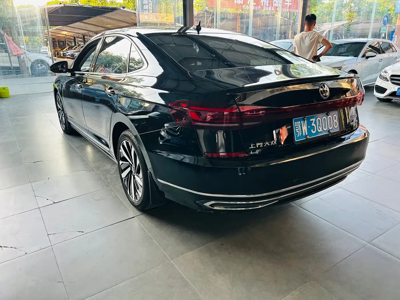Volkswagen Passat 2022 330TSI Starlight Luxury Edition фото 10