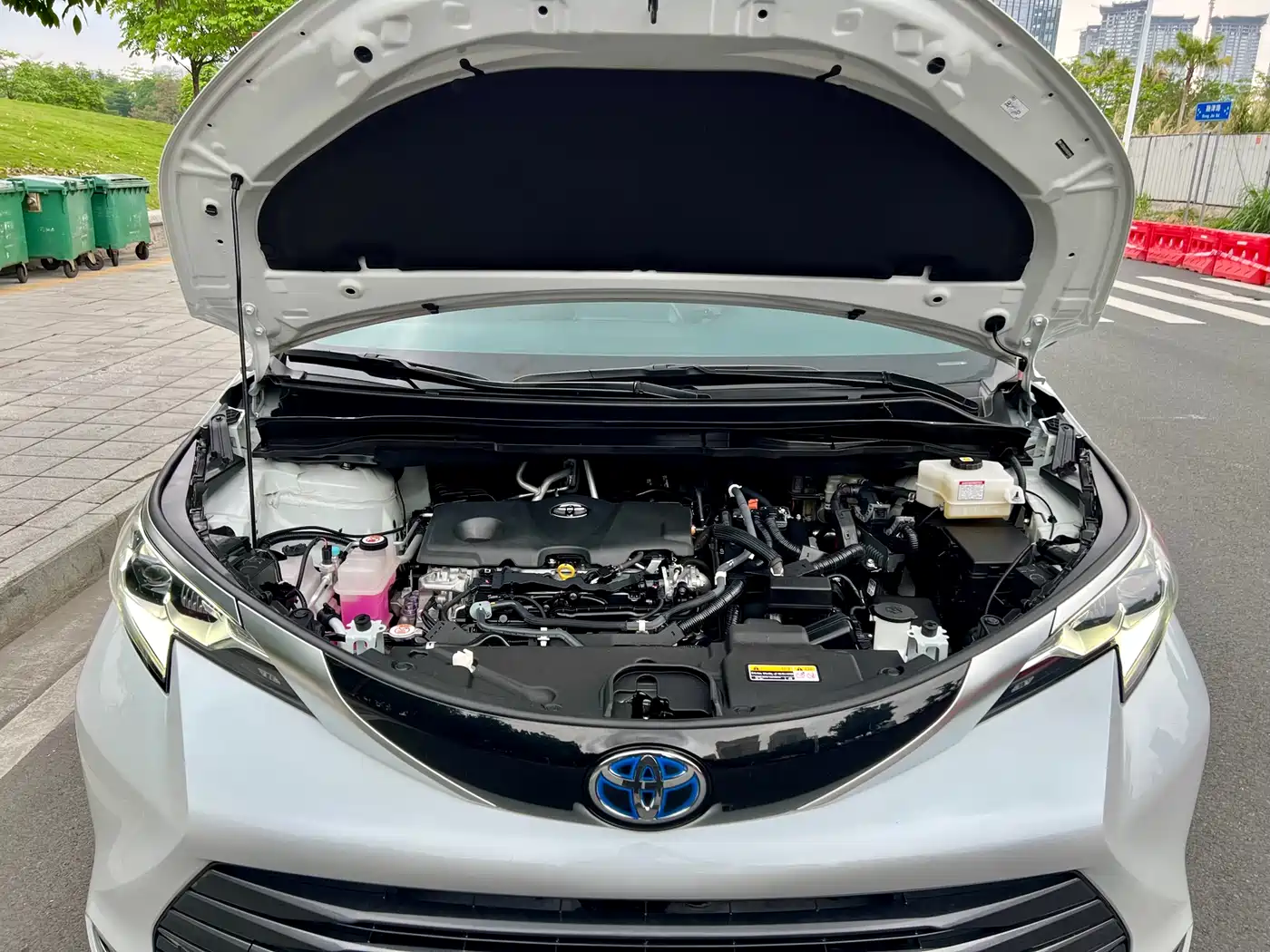 Toyota Sienna 2021 2.5L Hybrid Ultimate Edition фото 30