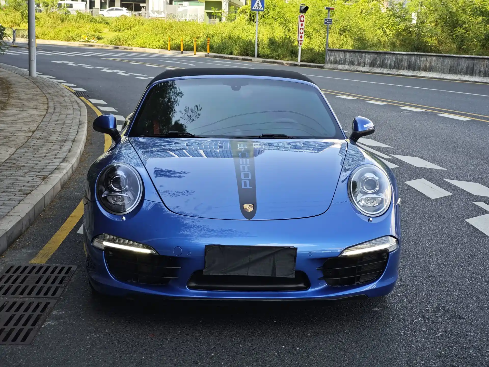 Photo 2 - Porsche 911