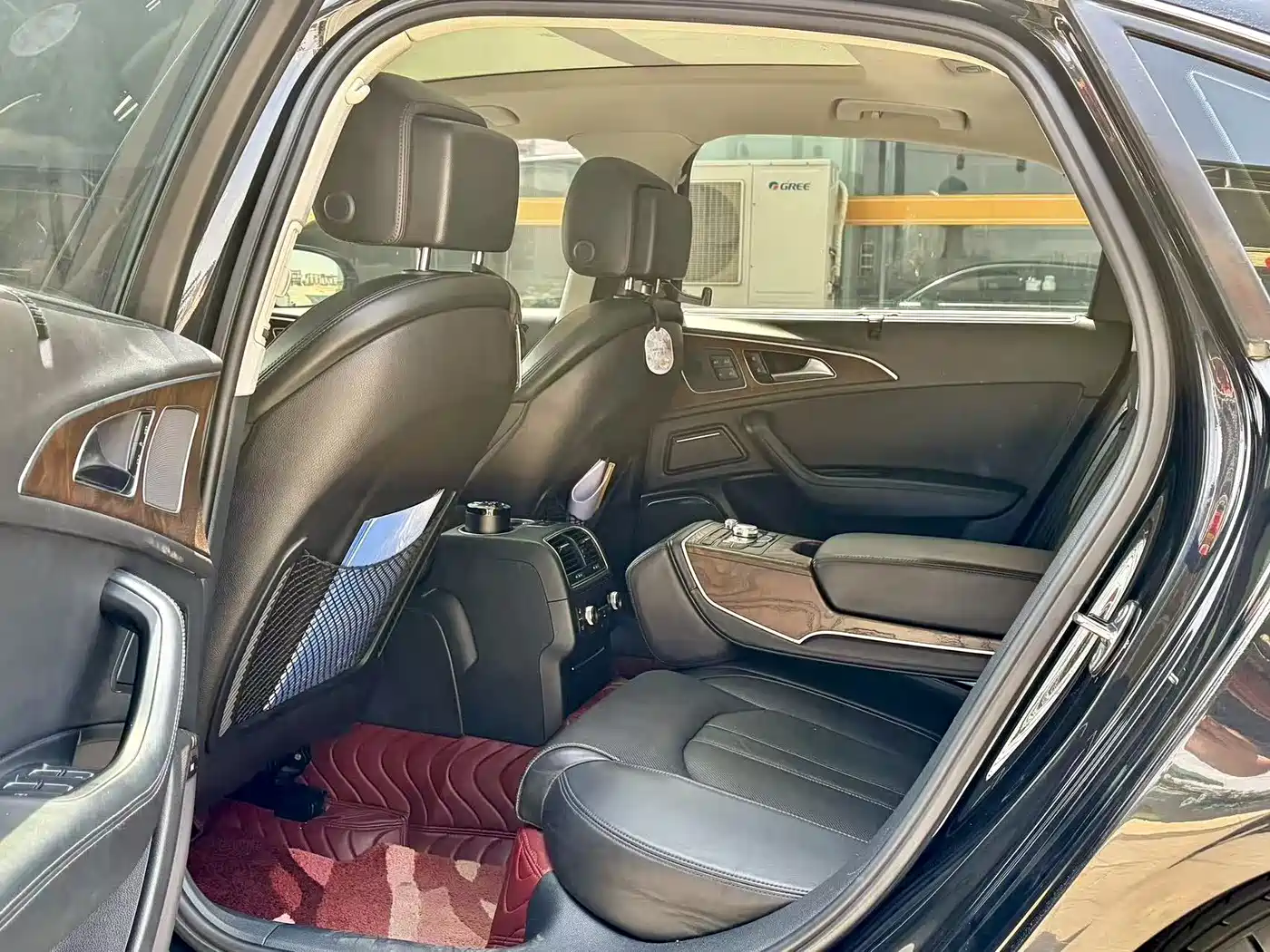 Фото 9 - Audi A6L