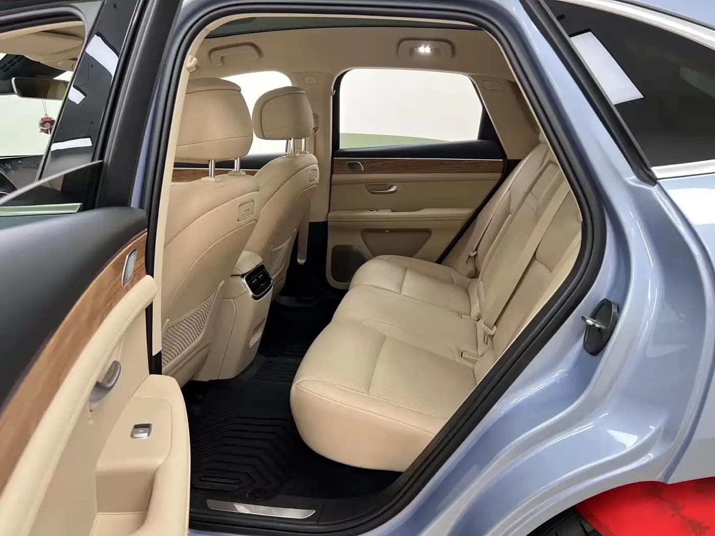 AITO Wenjie AITO M5 2023 Extended Range RWD Smart Drive Edition фото 16