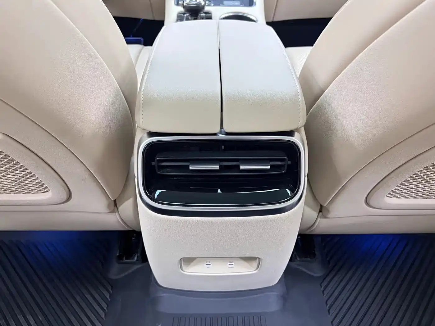 AITO Wenjie AITO M5 2023 Extended Range RWD Smart Drive Edition фото 18
