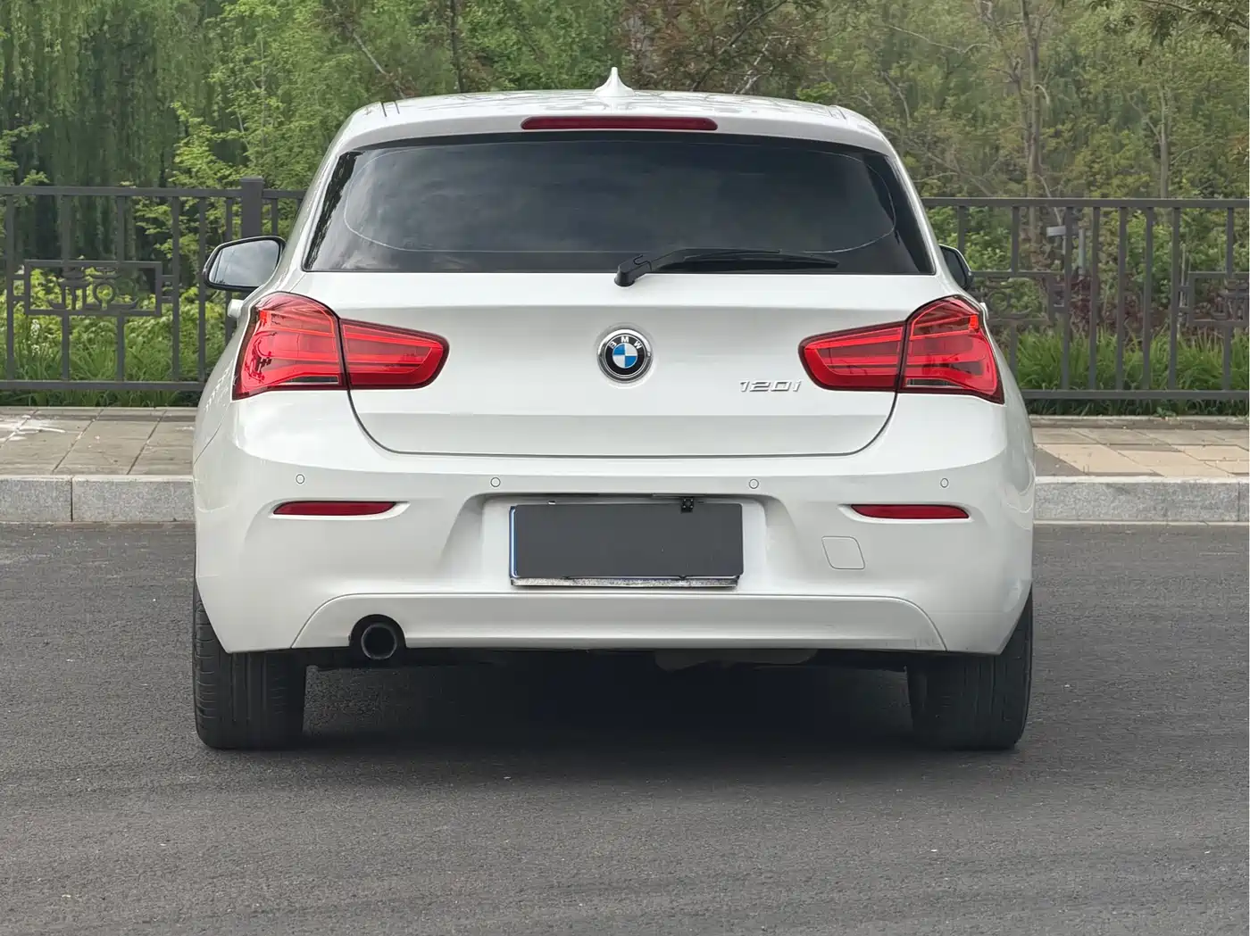 BMW 1 Series (Import) 2015 120i Leading фото 5