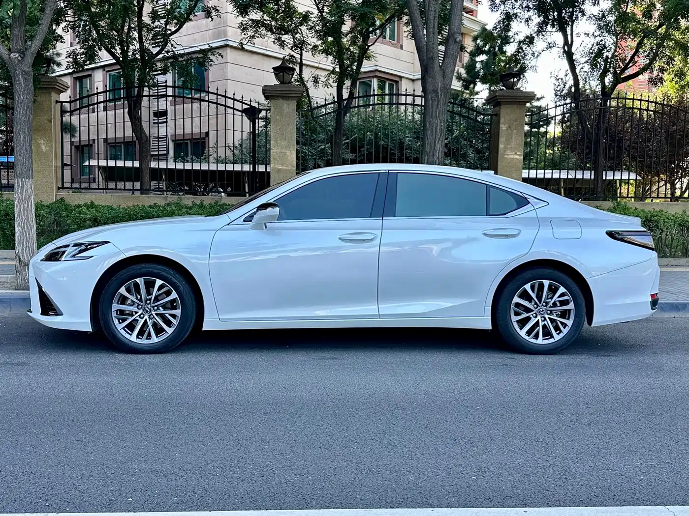 Lexus ES 2025 2025 200 Ultimate Edition
