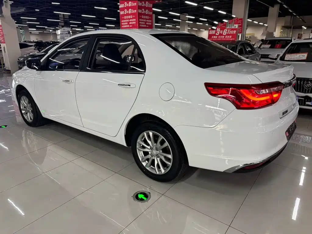 Фото 7 - Geely Vision