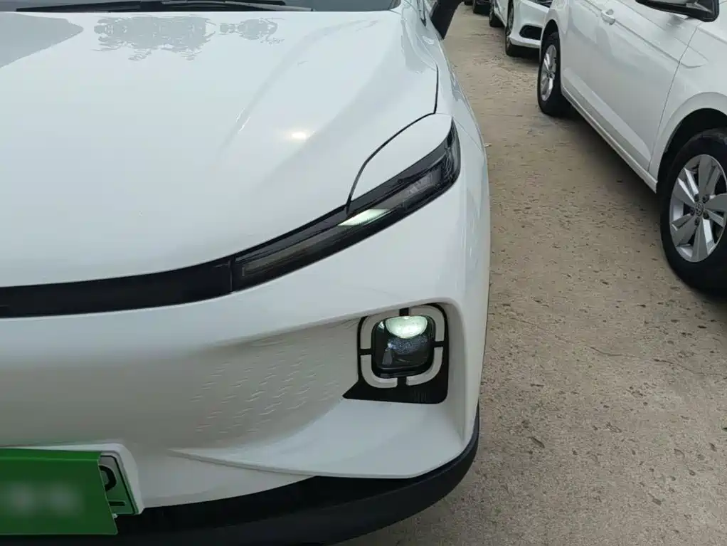 Фото 24 - Geely Geometry E Firefly