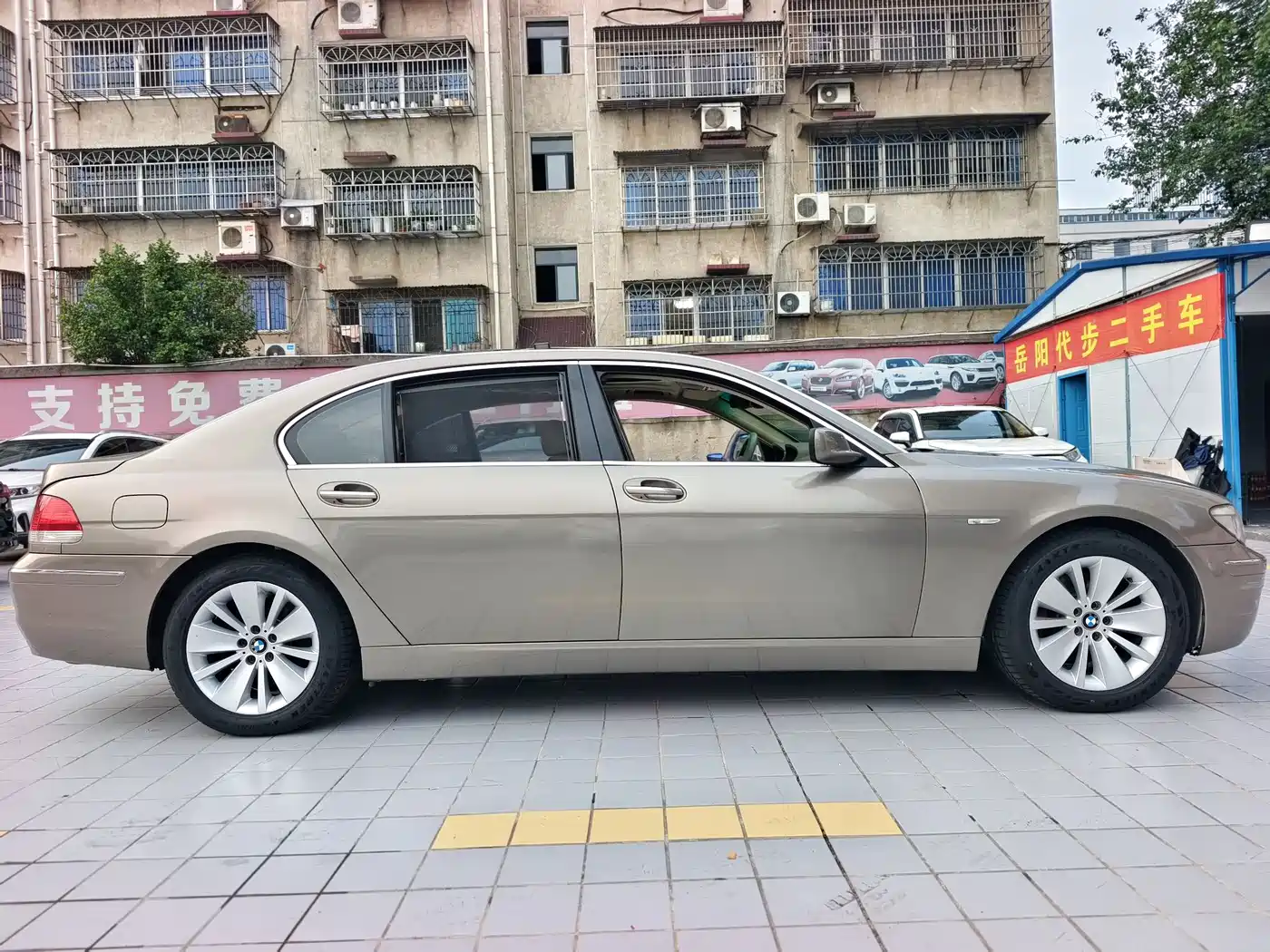 BMW 7 Series 2005 Model 740Li фото 4