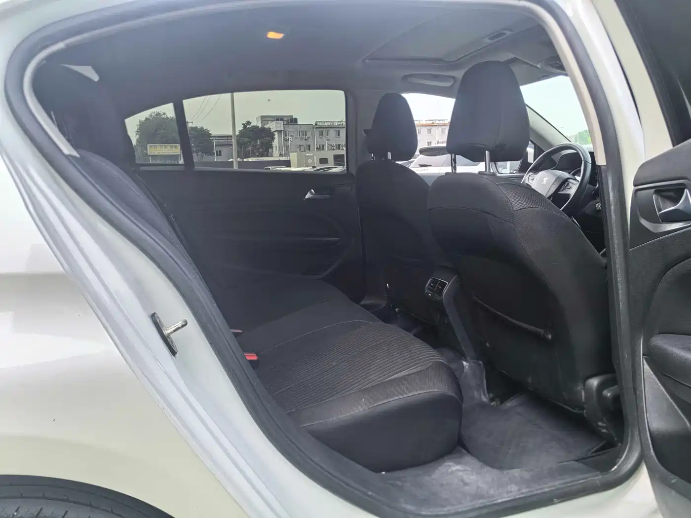 Peugeot 408 2016 1.6T Automatic Luxury Edition фото 12