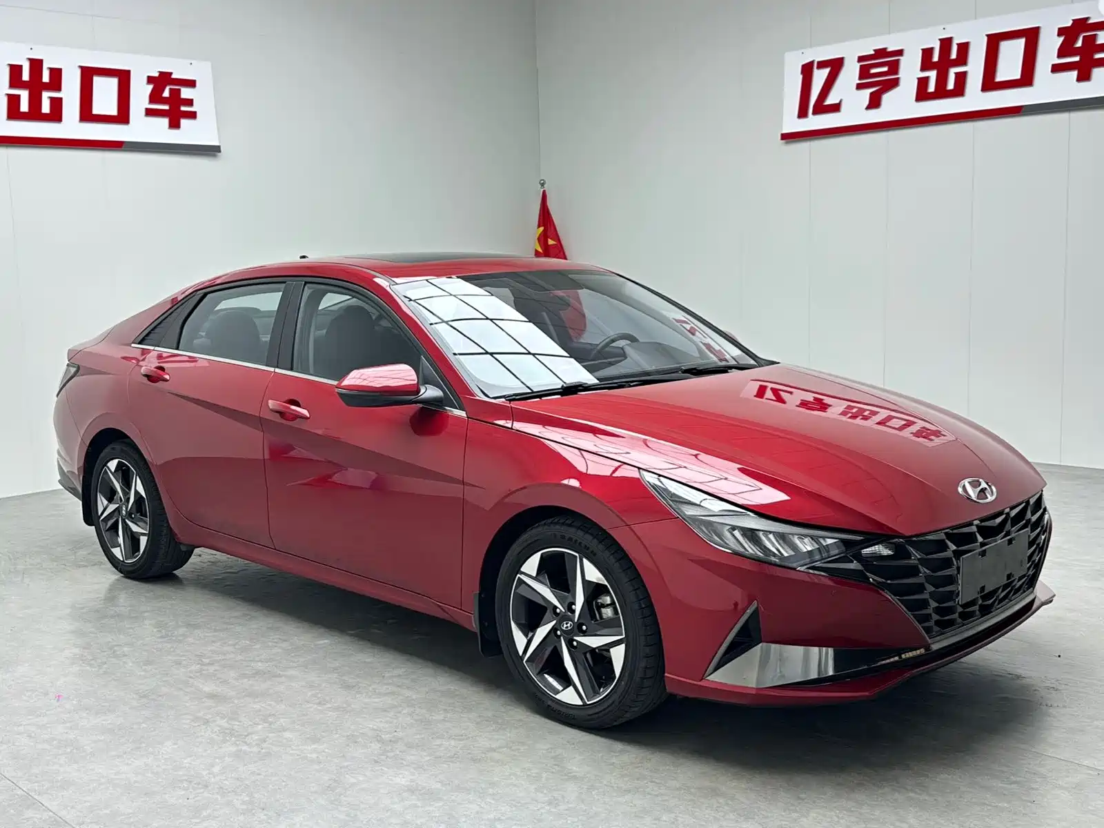 Фото 3 - Hyundai Elantra