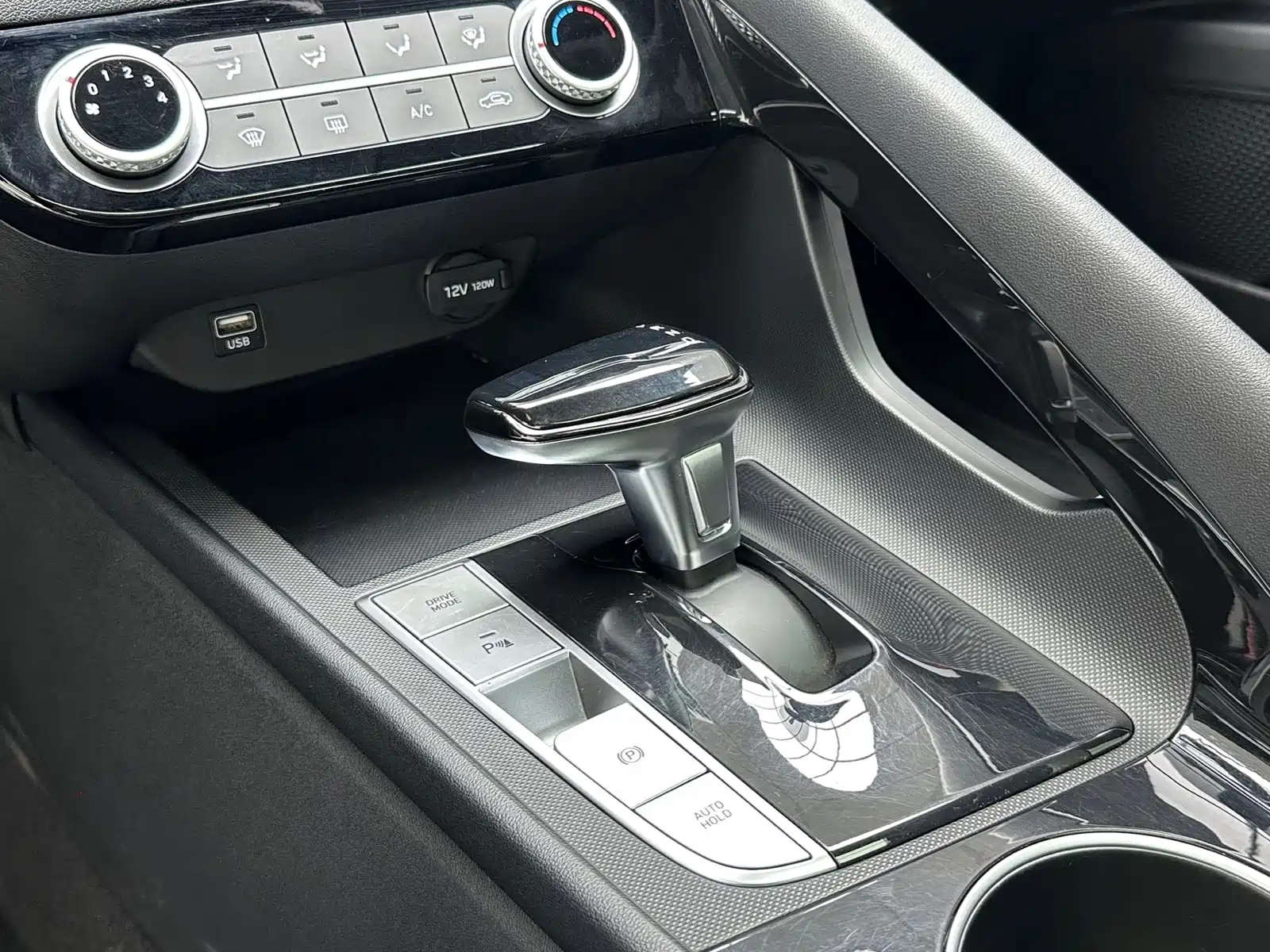 Фото 8 - Hyundai Elantra