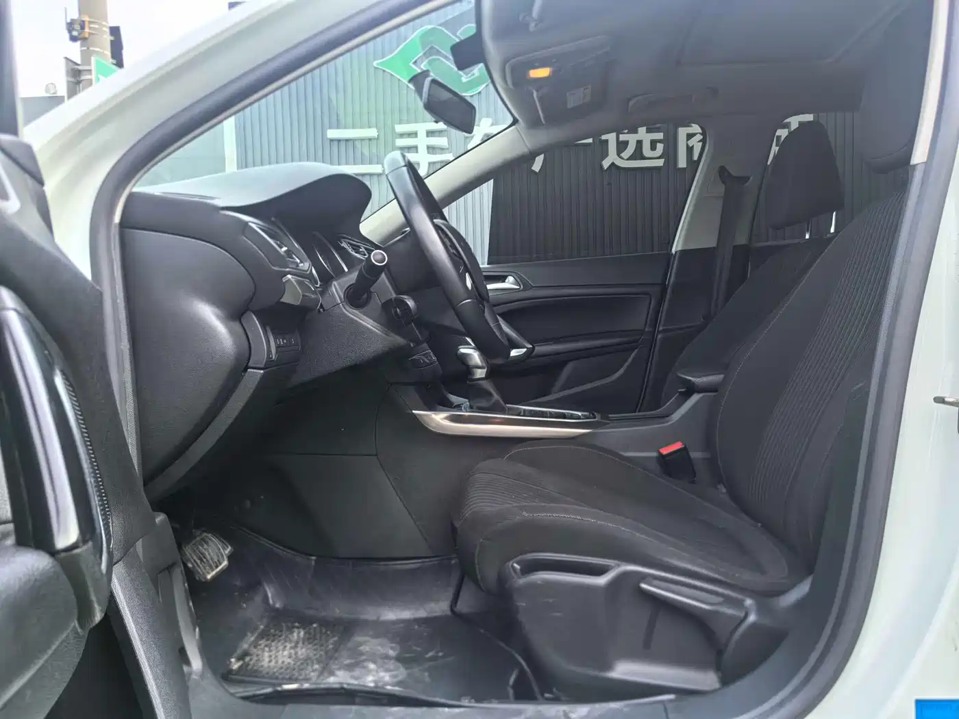Peugeot 408 2016 1.6T Automatic Luxury Edition фото 6