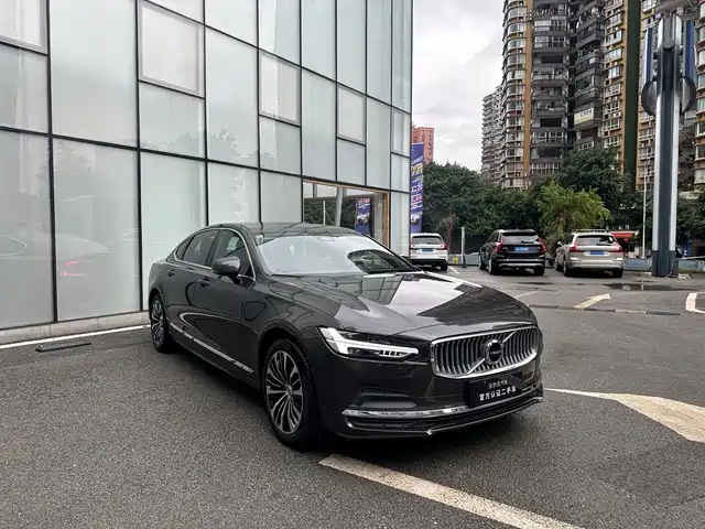 Volvo S90 2024 B5 Momentum Luxury Edition — фото 3