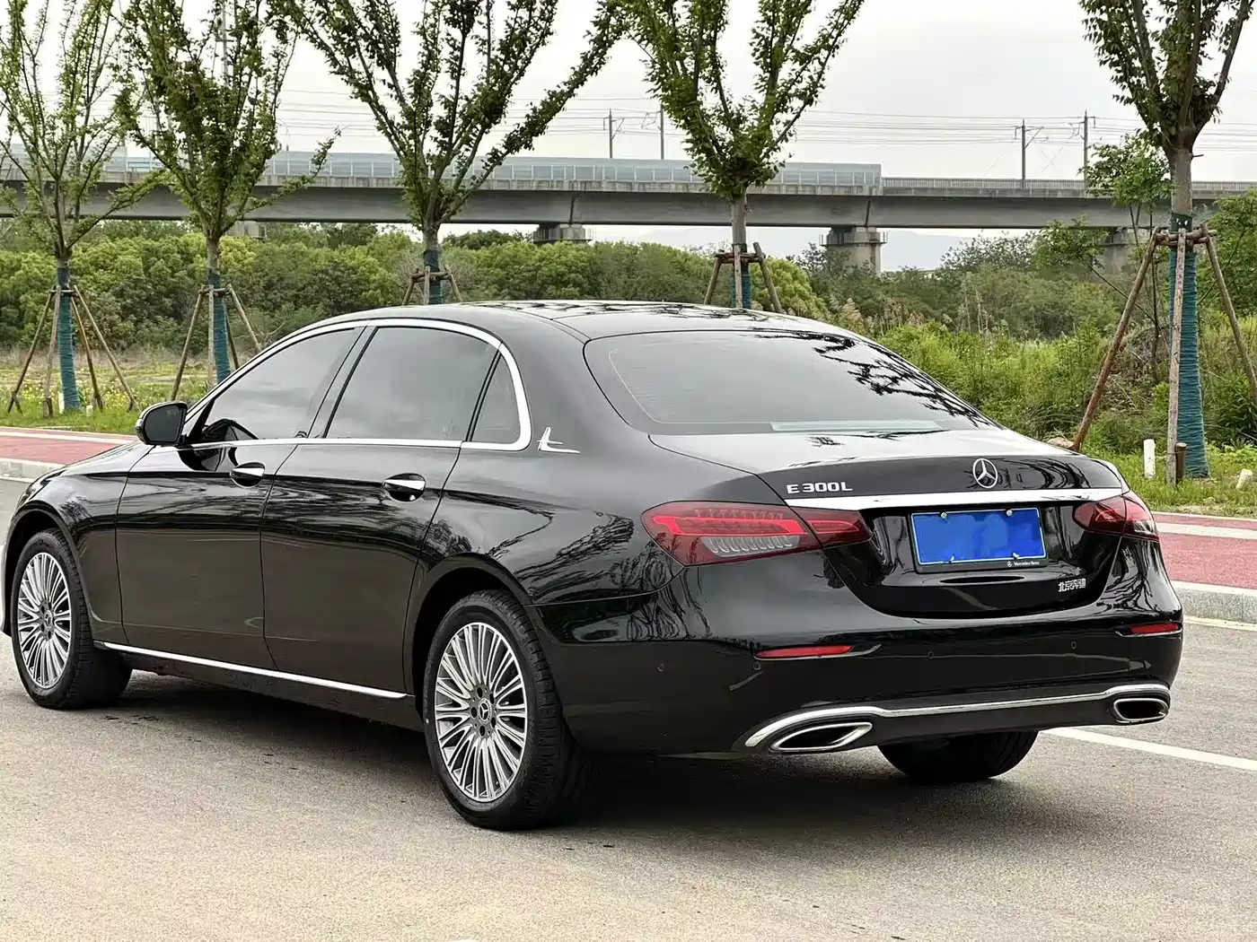 Mercedes-Benz E-Class 2023 E 300 L Fashion фото 4