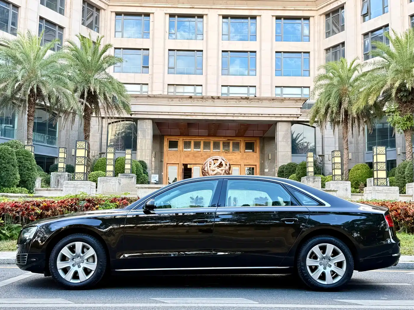 Audi A8 2013 A8L 45 TFSI quattro Comfort фото 4