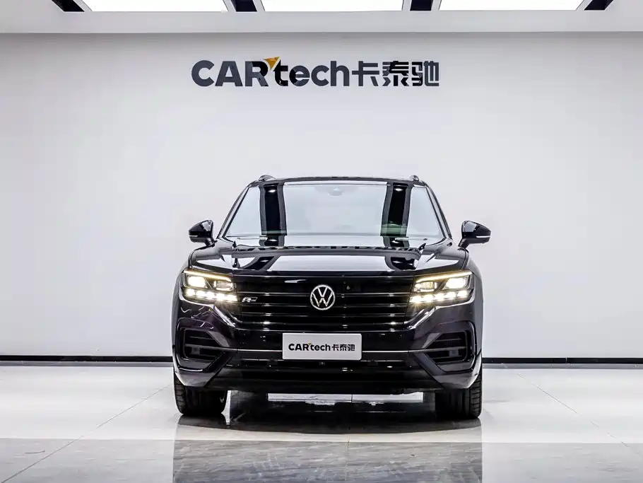 Фото 2 - Volkswagen Touareg
