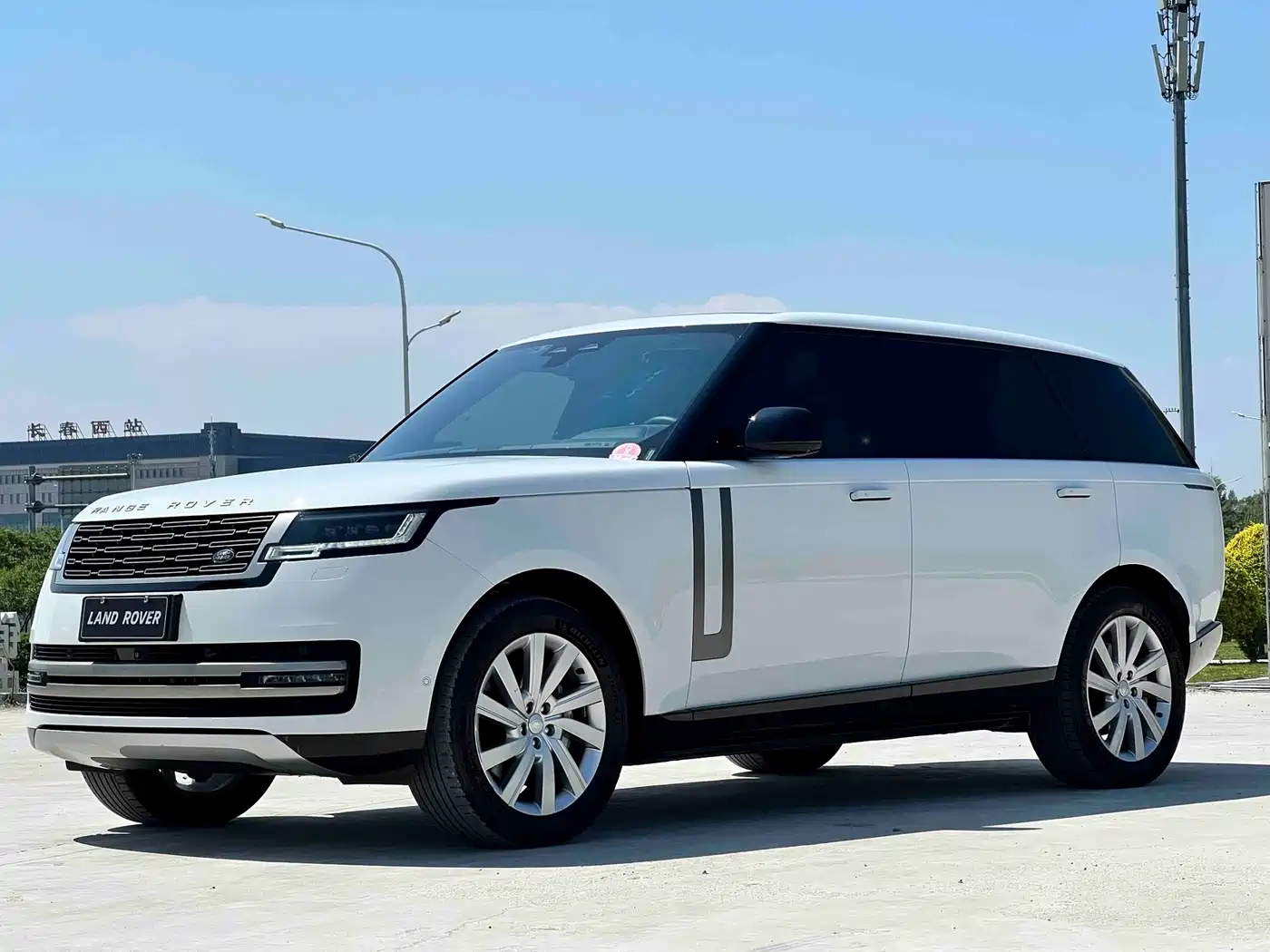Land Rover Range Rover 2023 3.0 L6 400PS Golden Age 7-Seater Long Wheelbase