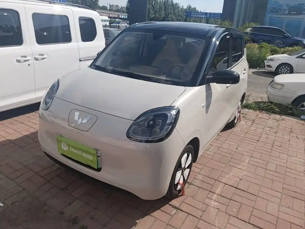 Wuling Motors Hongguang MINIEV 2025 4-Door Premium+ Edition