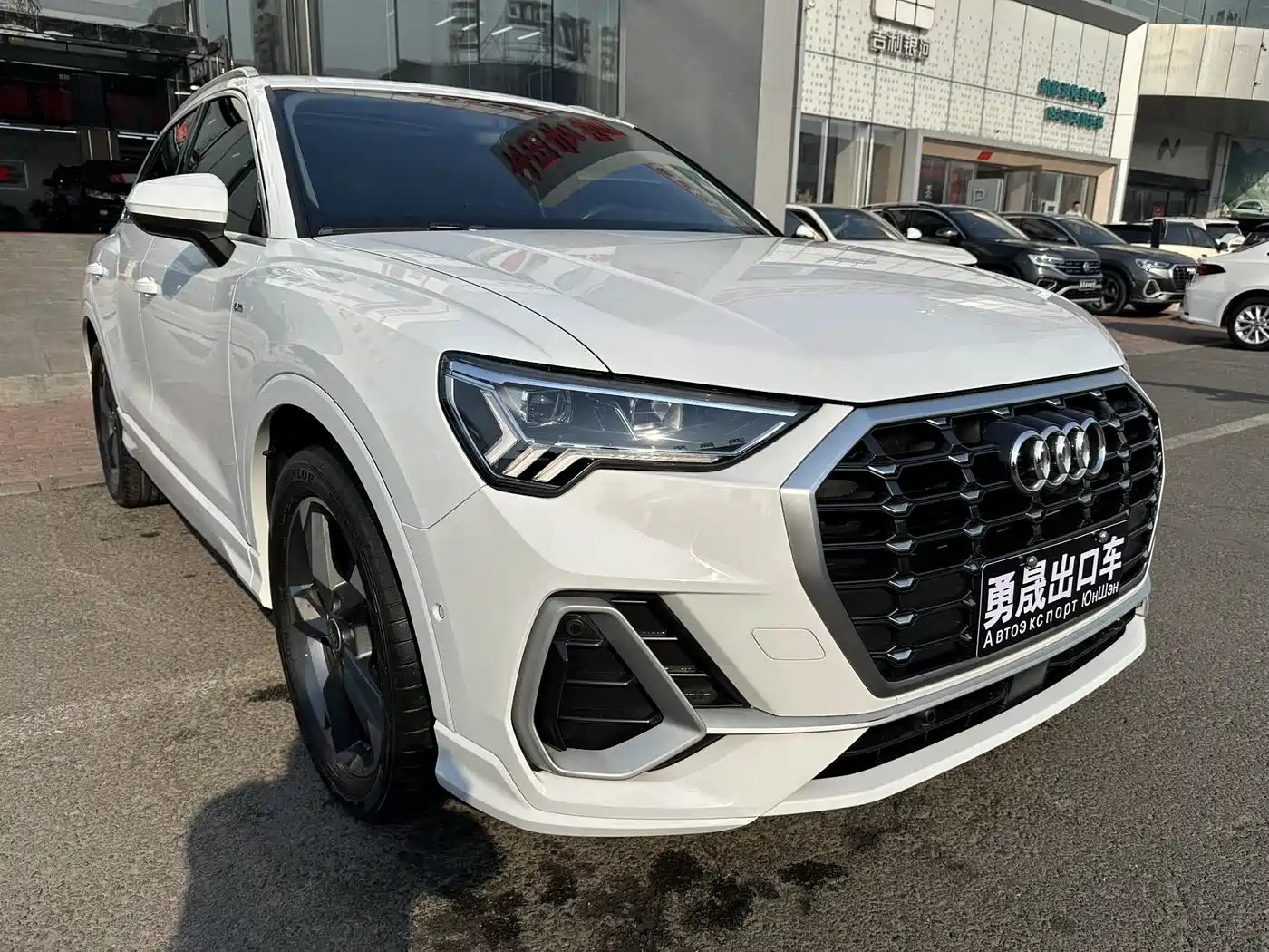 AUDI Q3