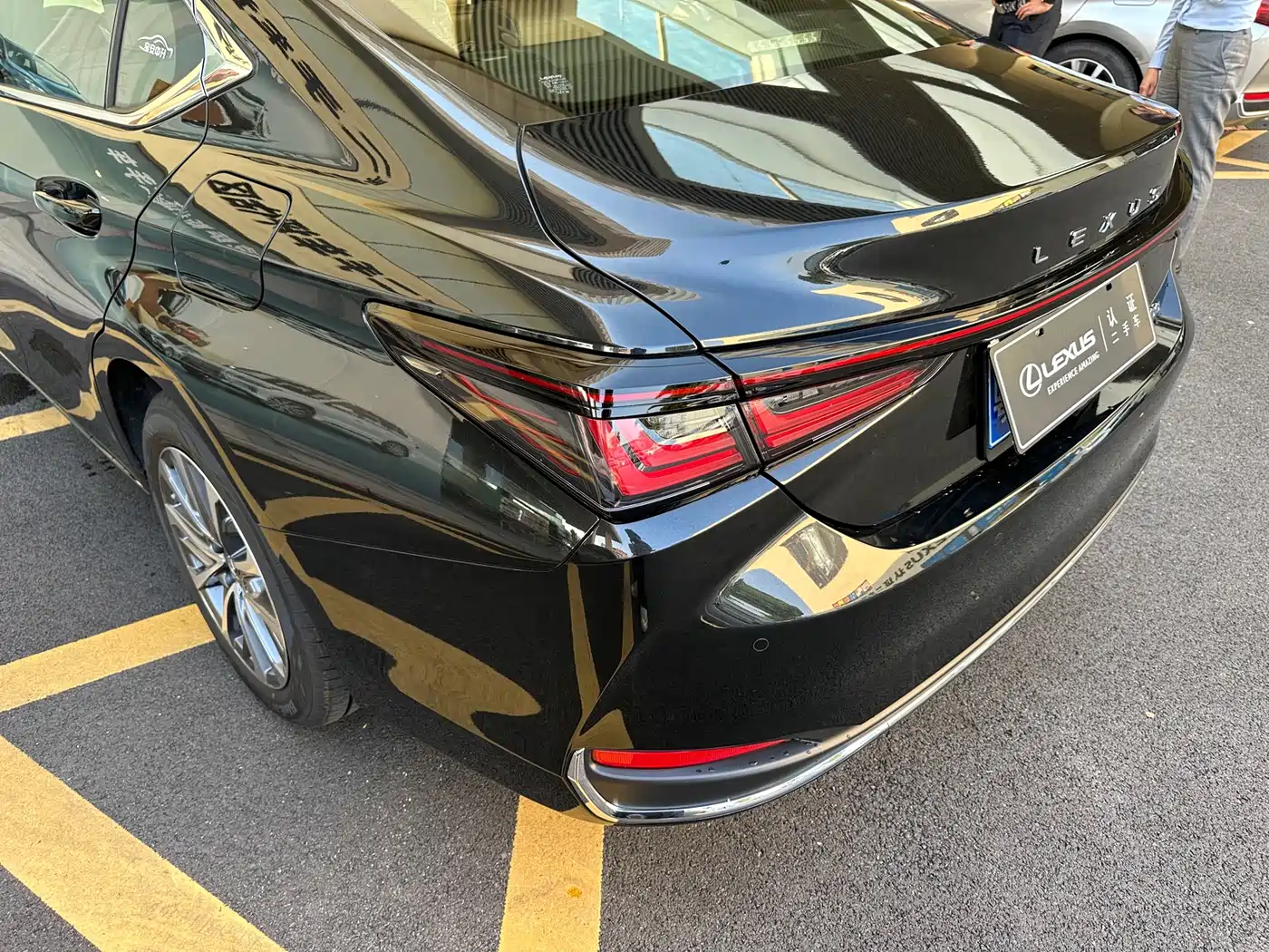 Lexus ES 2026 2025 200 Ultimate Edition