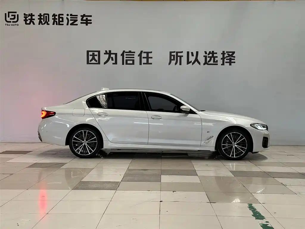 BMW 5 Series 2023 530Li Leading M Sport Package фото 6