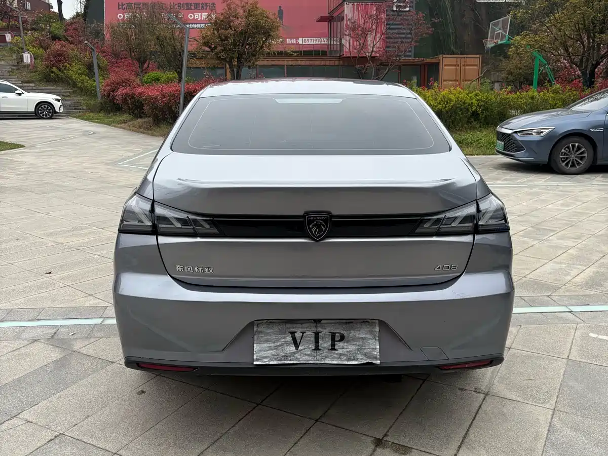 PEUGEOT 408