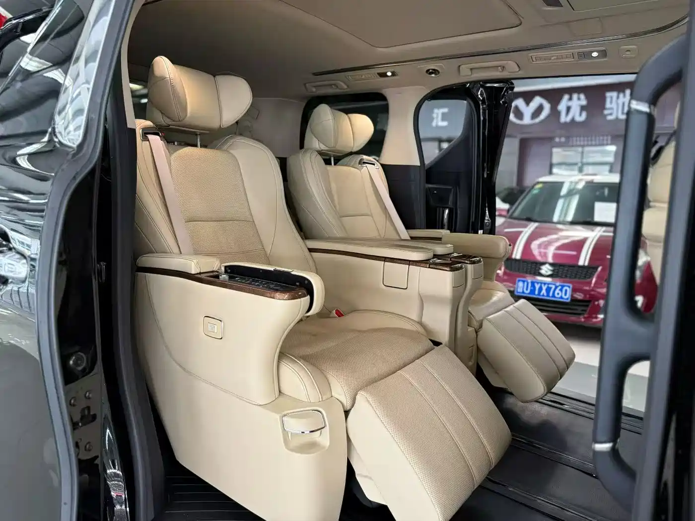 Toyota Alphard 2015 3.5L Premium Edition фото 6
