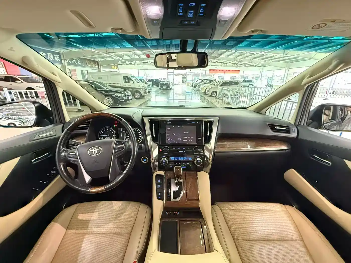 Toyota Alphard 2015 3.5L Premium Edition фото 4