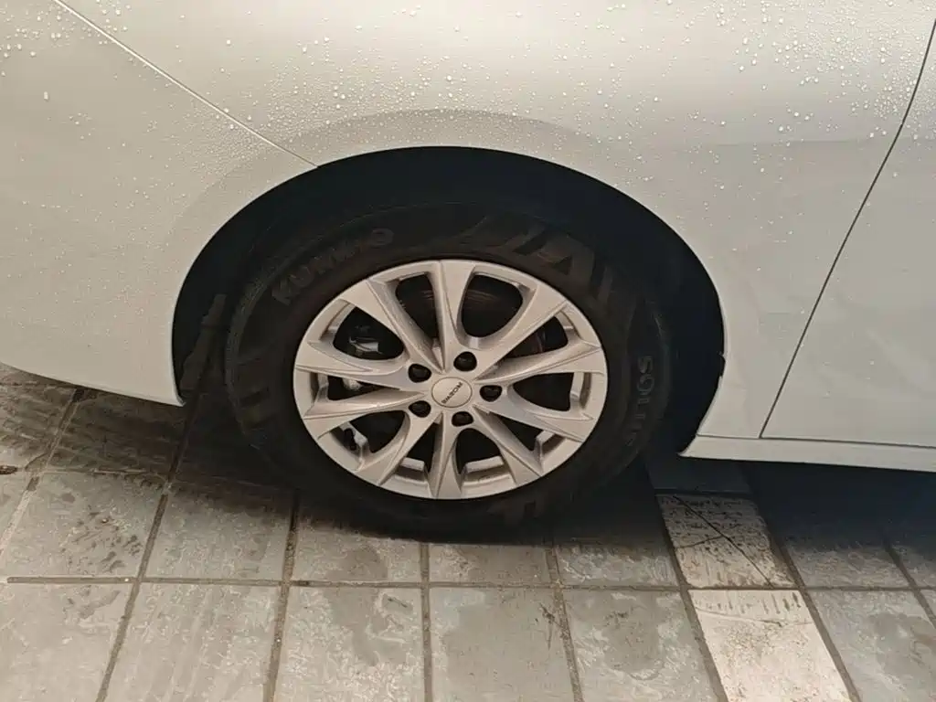 Фото 23 - Roewe i5