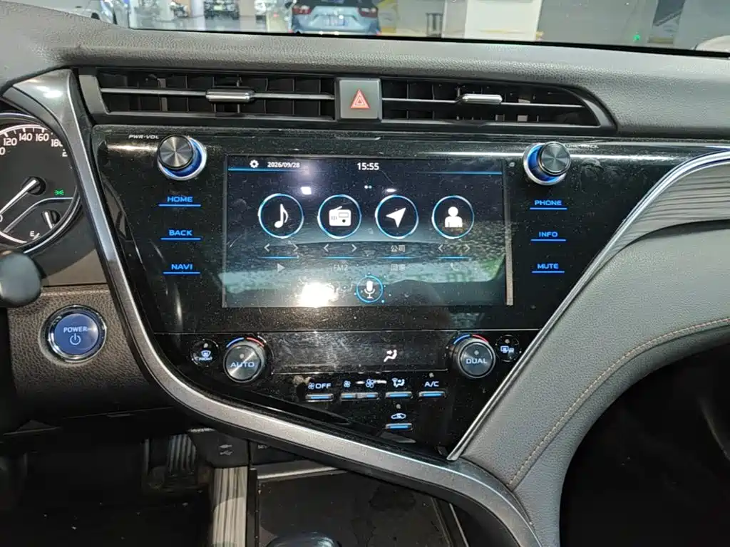 Фото 9 - Toyota Camry