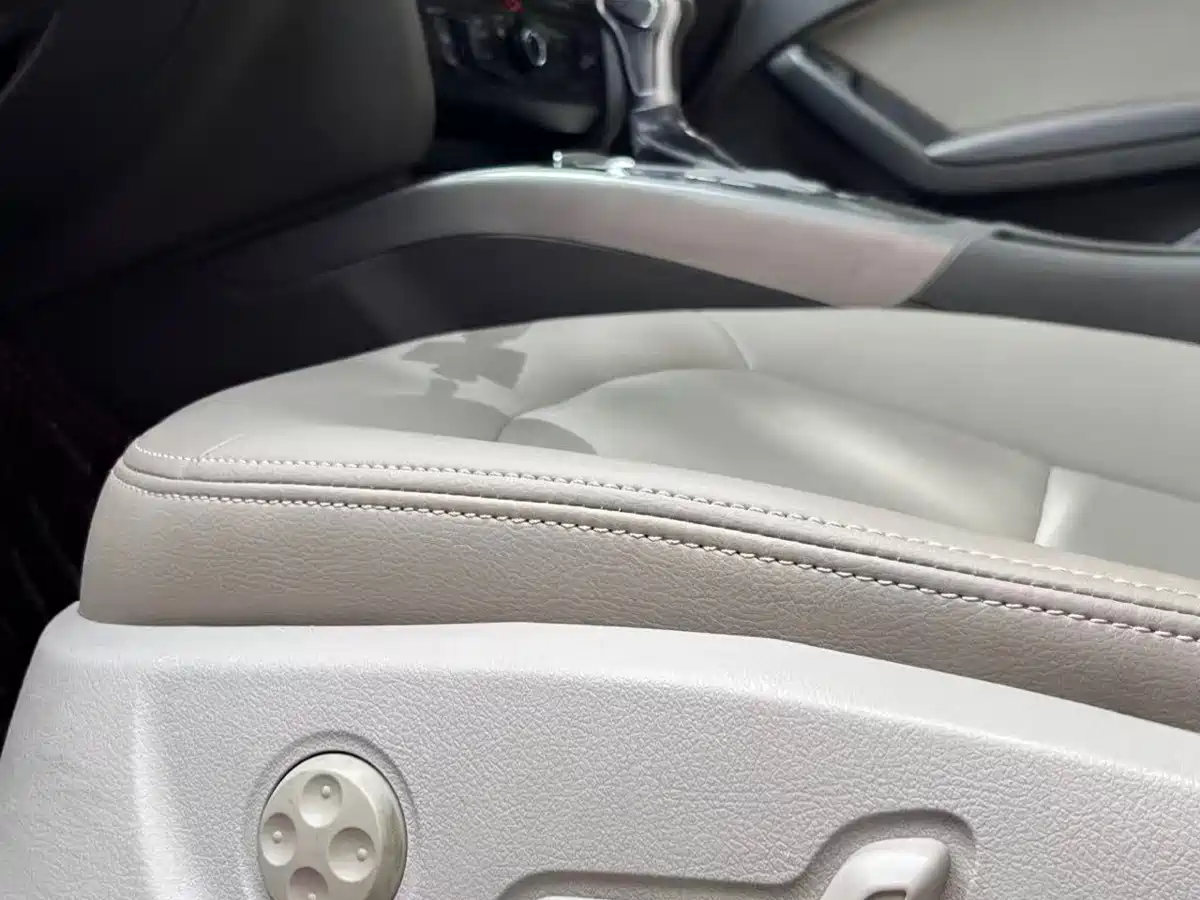 Фото 10 - Audi A4L