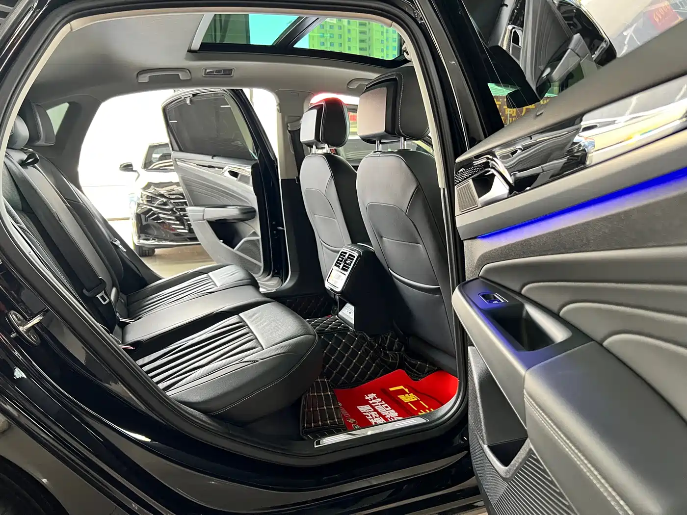 Volkswagen Passat 2022 330TSI Luxury Edition фото 10