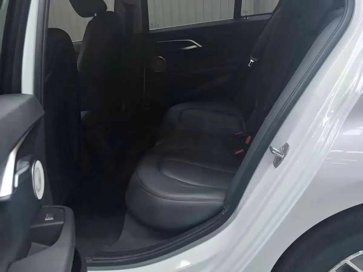 BMW 1 Series 2023 120i M Sport фото 20