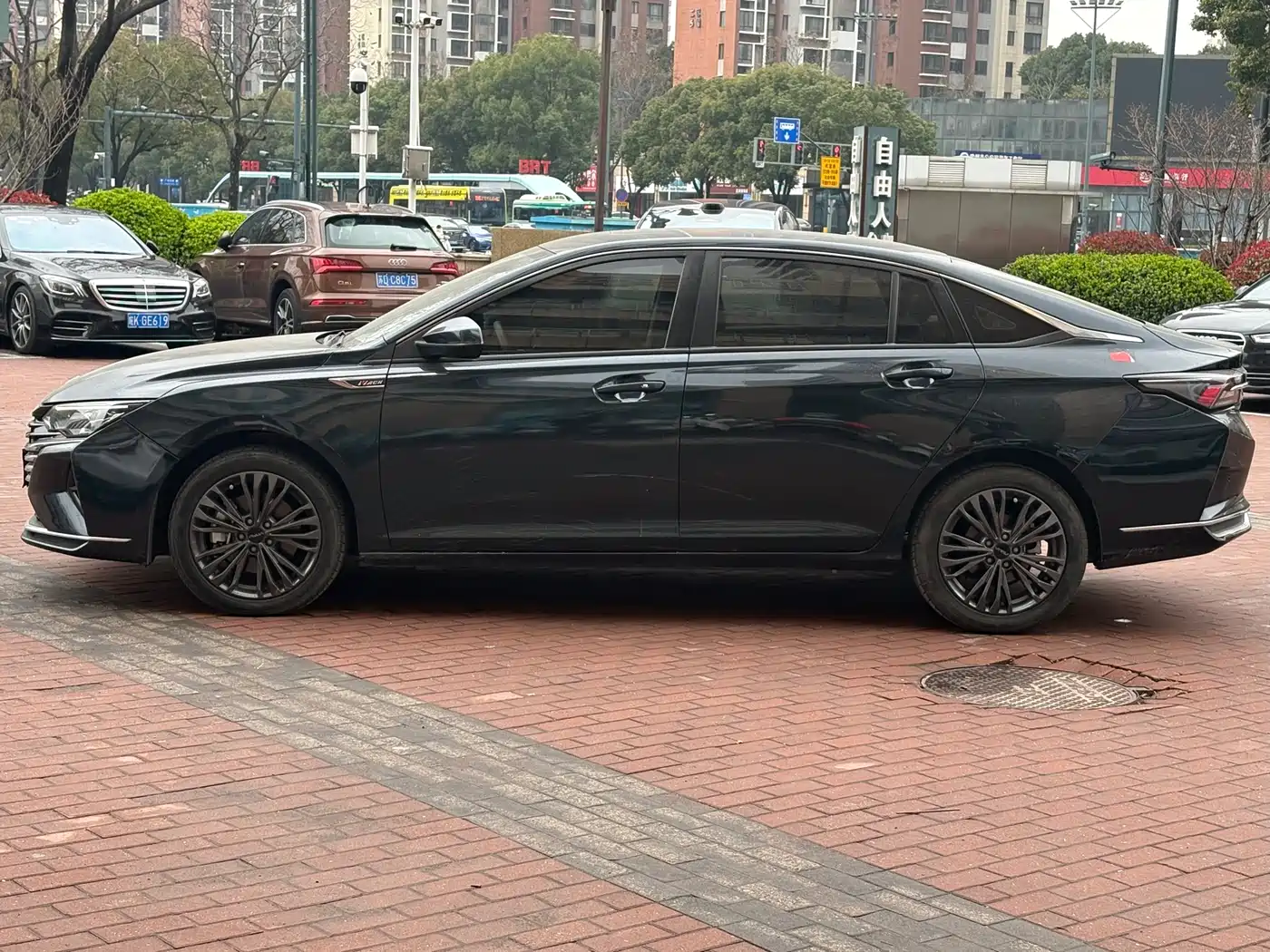 DONGFENG FENGSHEN YI HYUN MAX