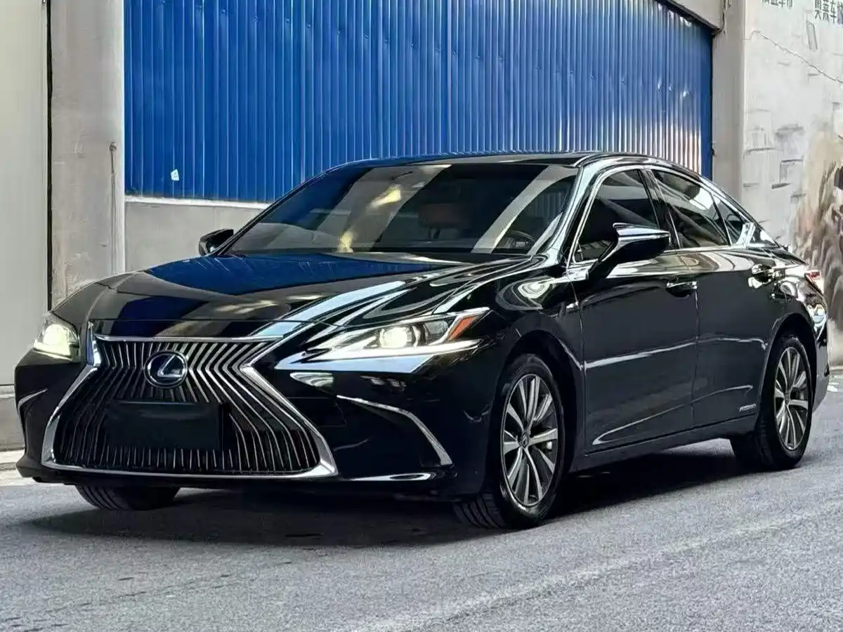 Lexus ES 2018 300h Excellence Edition China V